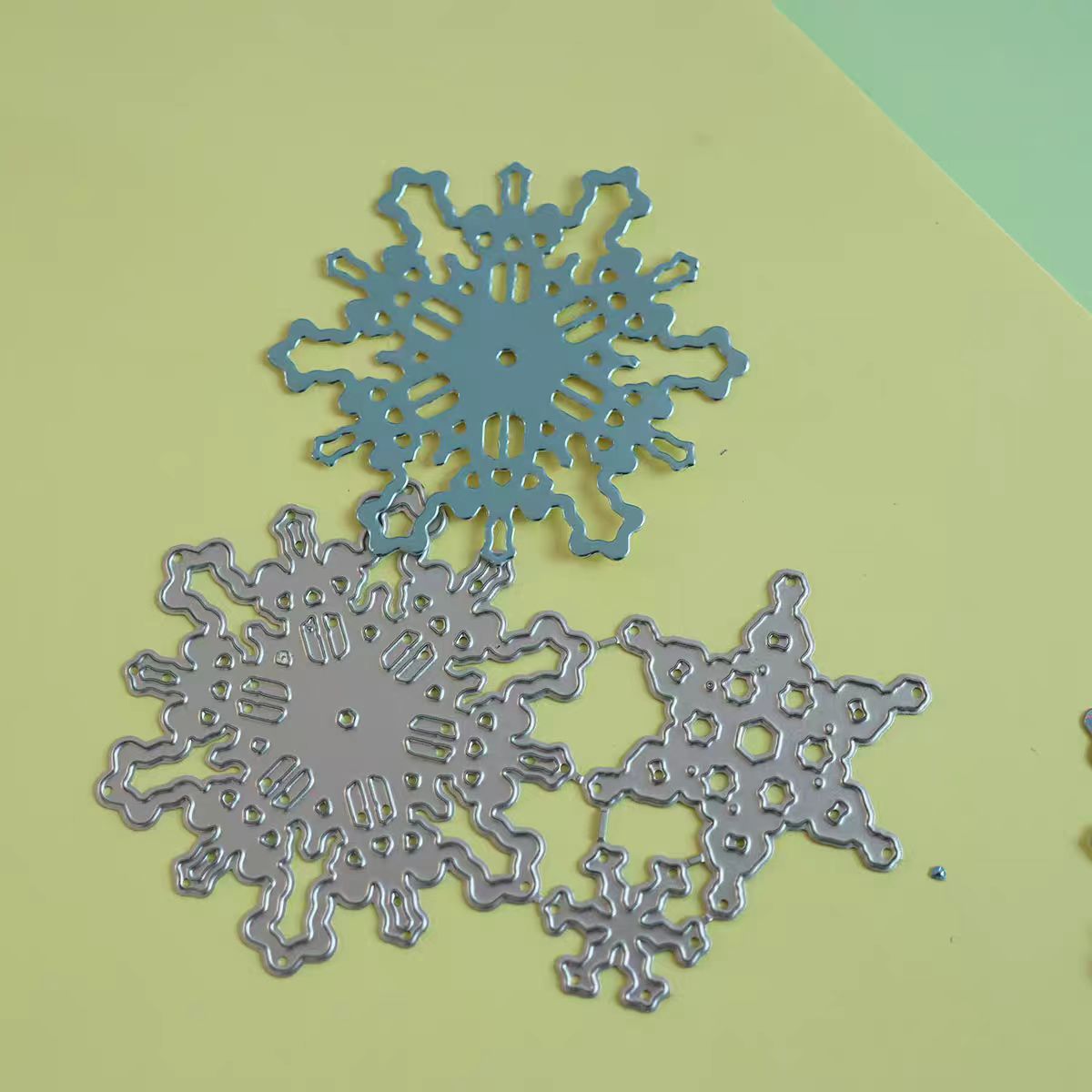 Cut die (snowflake)