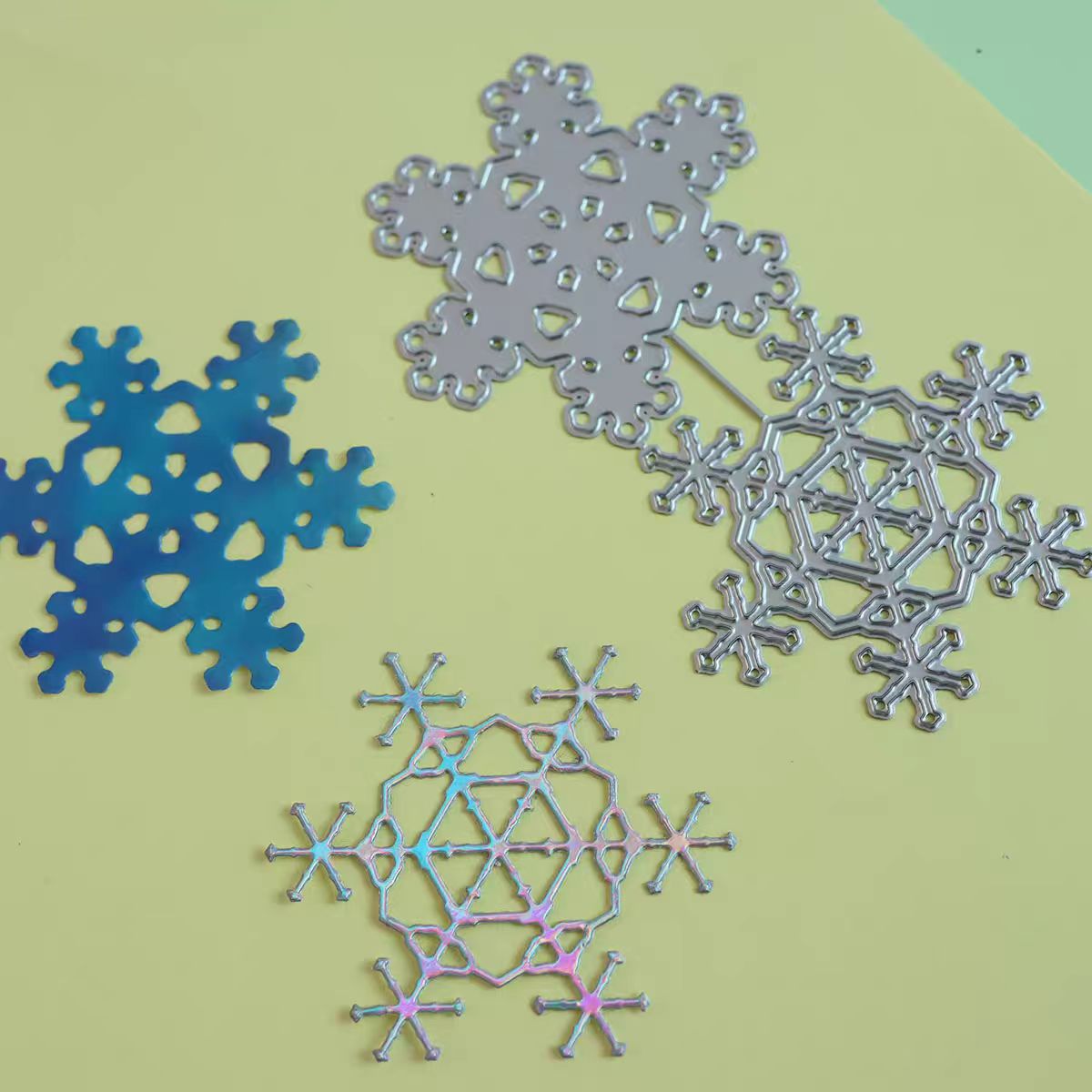 Cut die (snowflake)